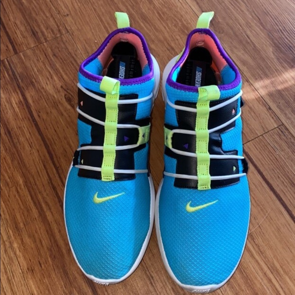 Nike vortak ice cream color no lace shoes size 8.